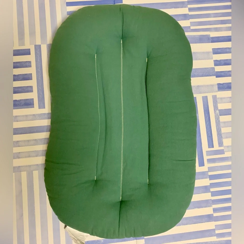 Snuggle Me Organic Infant Lounger + 2 covers - Picture 3 of 9